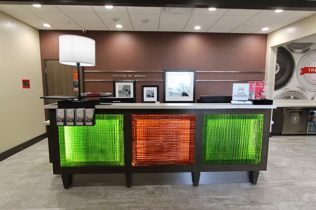 Images Hampton Inn & Suites Dallas Market Center