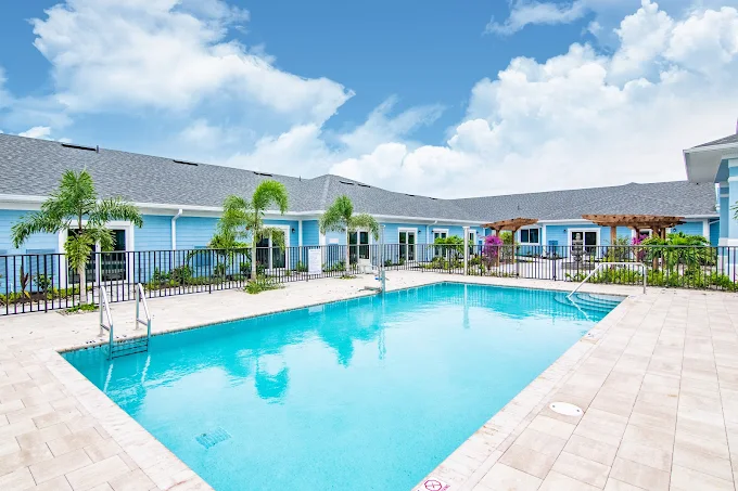 Hampton Manor of Punta Gorda - Poolside