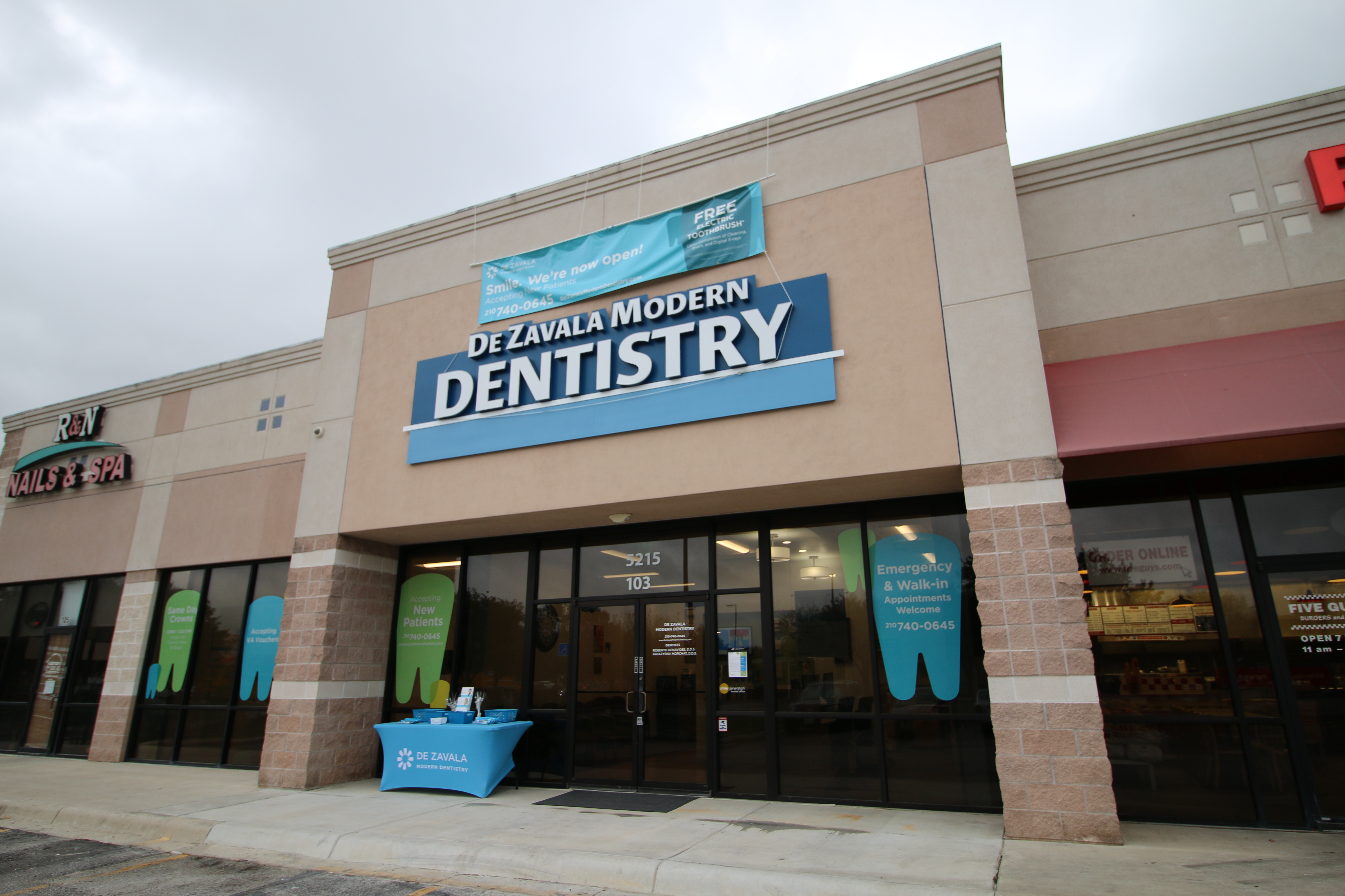 De Zavala Modern Dentistry San Antonio (210)740-0645
