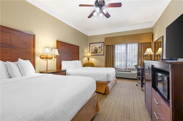 Images Best Western Plus Monica Royale Inn & Suites