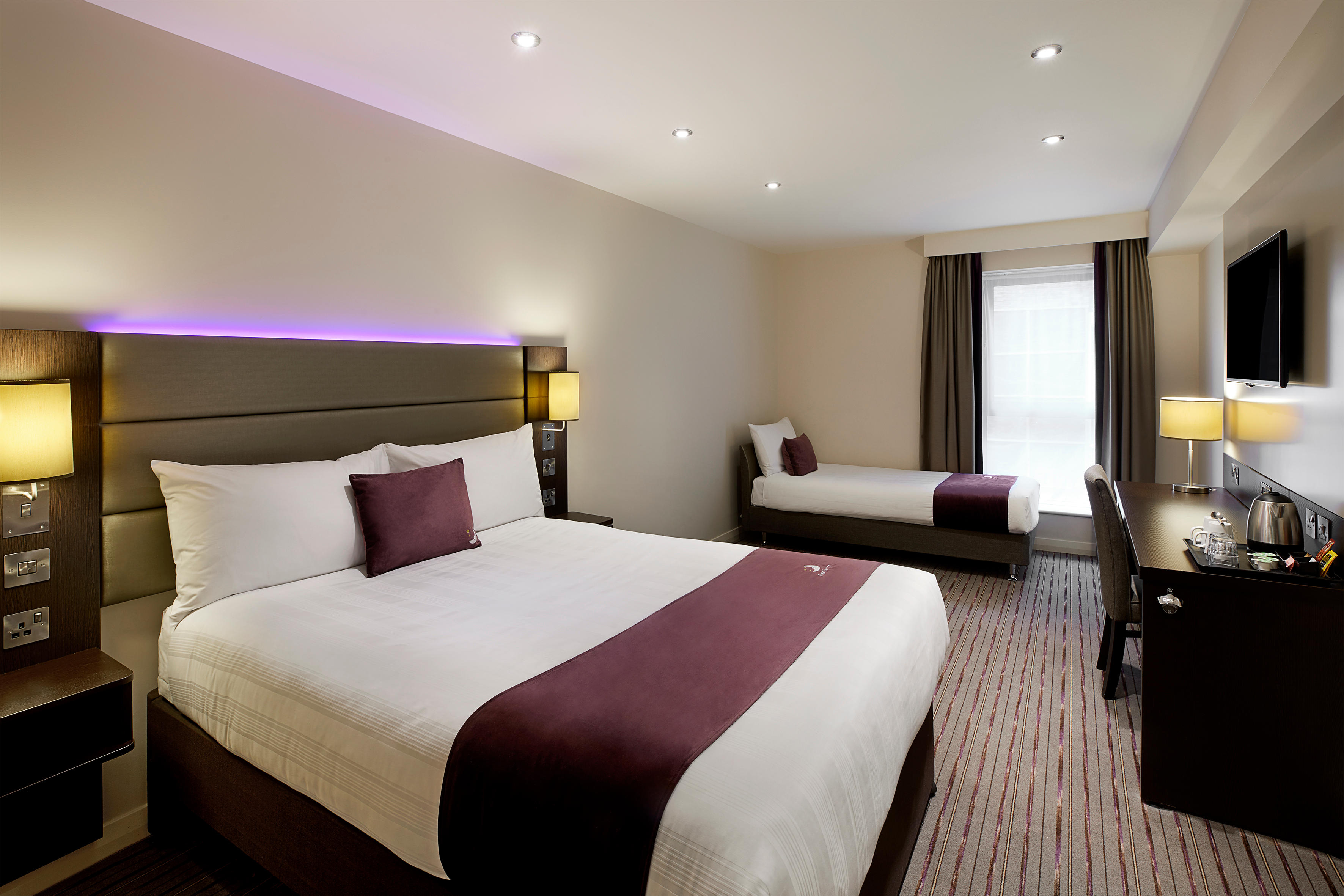 Premier Inn bedroom Premier Inn Melton Mowbray hotel Melton Mowbray 03330 033402