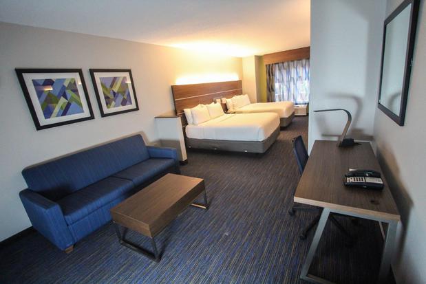 Images Holiday Inn Express & Suites Charleston-North, an IHG Hotel