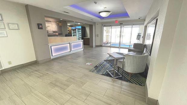 Images Holiday Inn Express & Suites Decatur, an IHG Hotel
