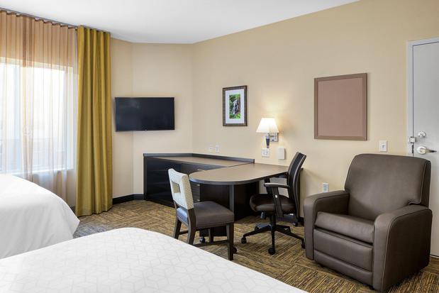 Images Candlewood Suites Building 38300