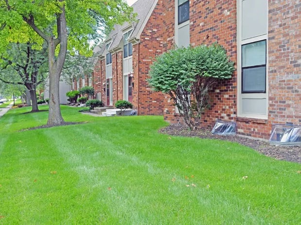 Images Wake Robin Apartments