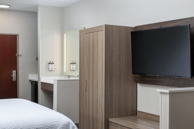 Images Holiday Inn Express & Suites Portland-Jantzen Beach by IHG