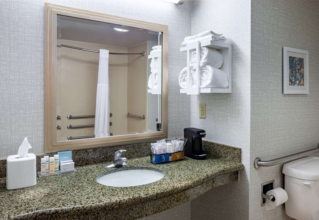 Guest room bath