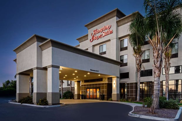 Images Hampton Inn & Suites Bakersfield/Hwy 58, CA