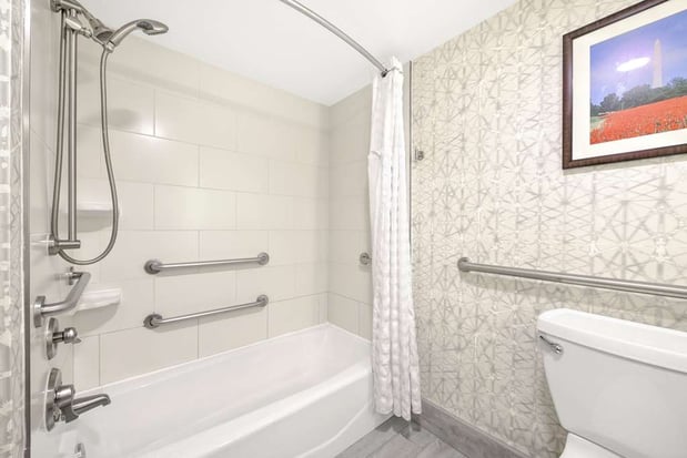 Images Embassy Suites by Hilton Alexandria Old Town