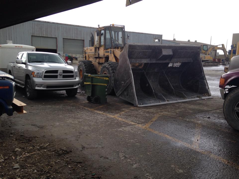 Images DB Diesel - Garage - Road Service 24h/7 - Truck - Trailer - Machinerie lourde Napierville