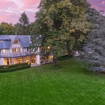 Images Hannelore Kaplan, VP William Raveis Real Estate
