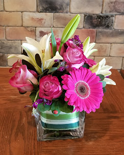 RosAmungThorns Flowers & Gifts Image