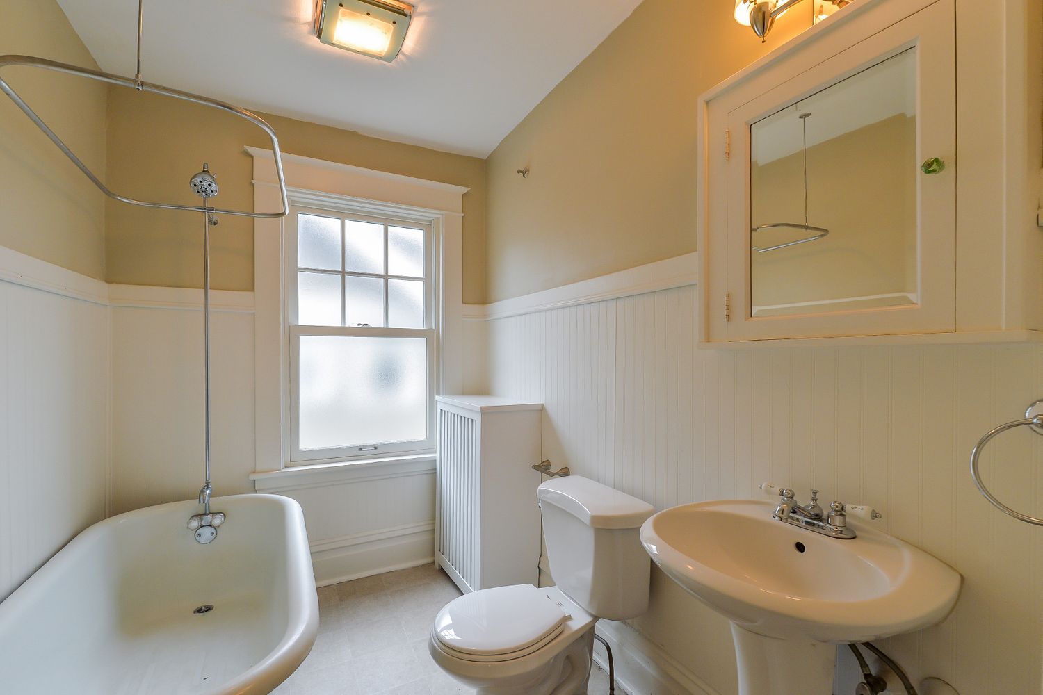 Spacious bathroom at Invitation Homes Minneapolis.