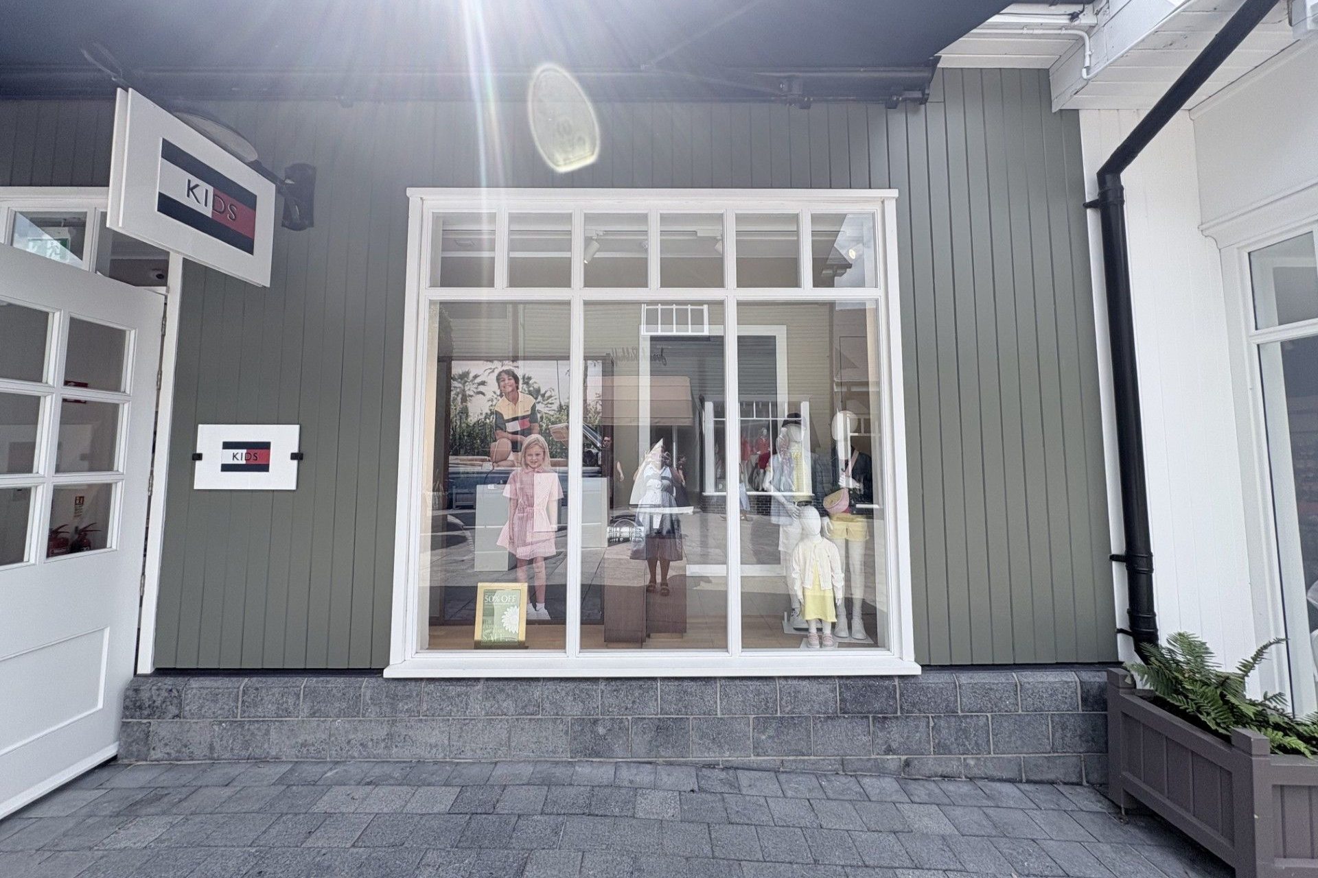Tommy Hilfiger Outlet 2