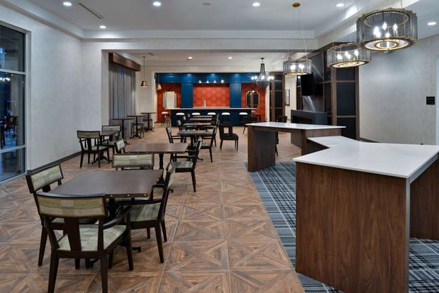 Images Hampton Inn & Suites Greensboro Downtown