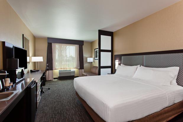 Images Holiday Inn Express & Suites Anaheim Resort Area, an IHG Hotel