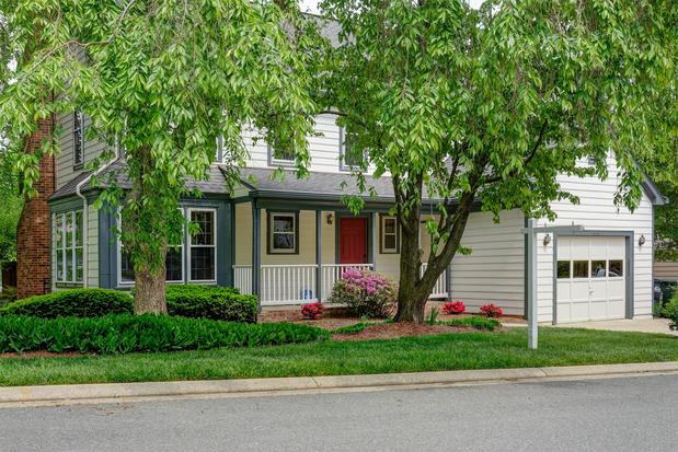 Images Holly Weatherwax, Momentum Realty