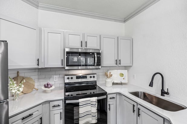 Images Halston World Gateway Apartment Homes