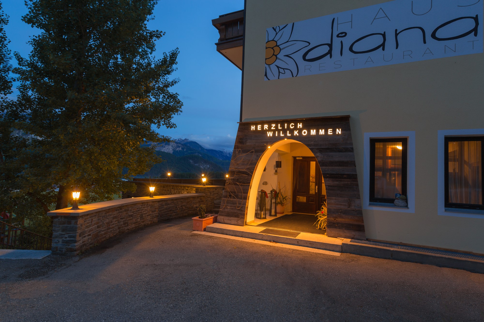 Haus Diana - MARTIN´S Restaurant & Hotel, Bergbahnstraße 16 in Höfen