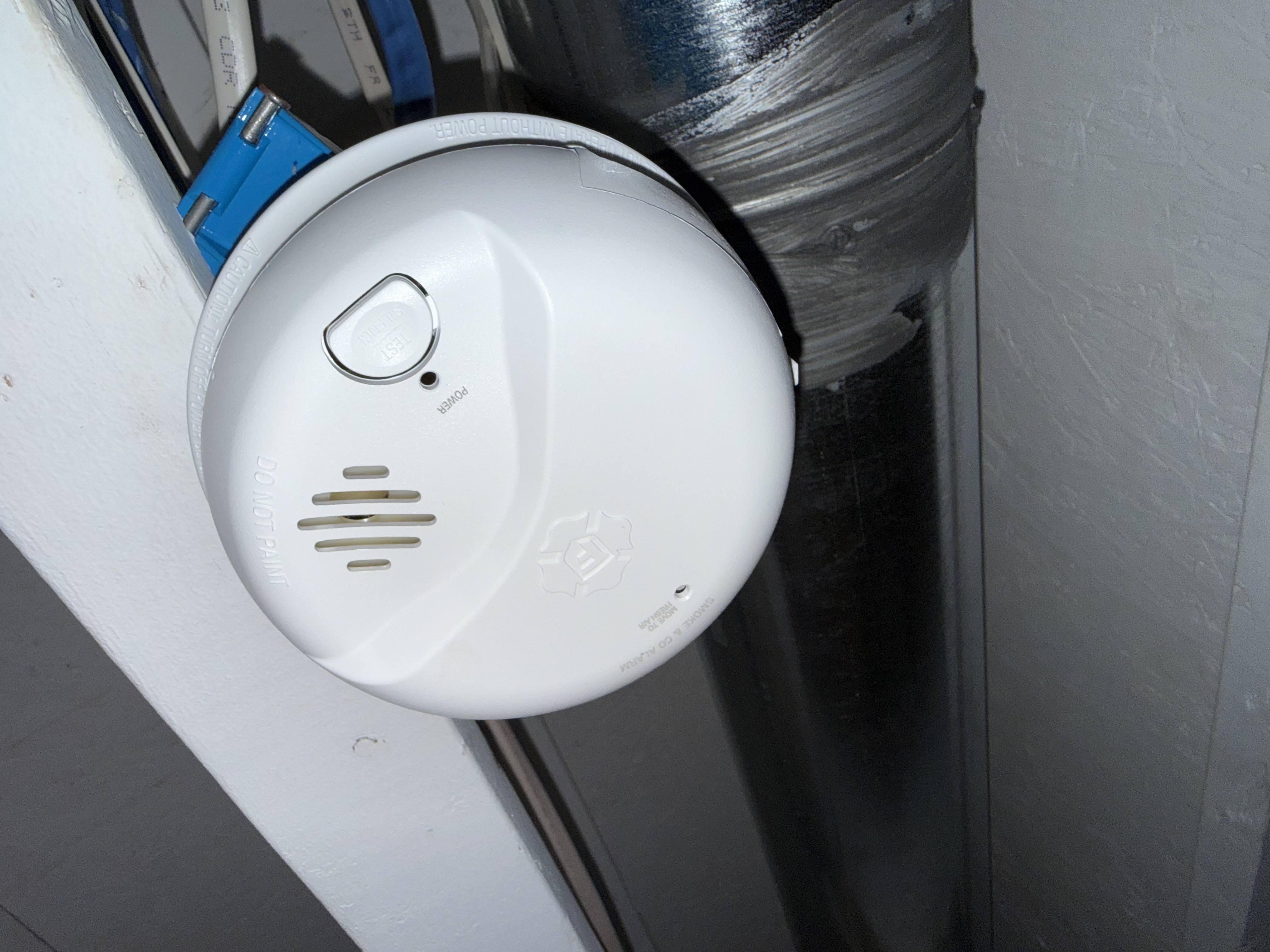 Thomas Edison Electric installed this hardwired smoke detector with battery backup in a Norristown, PA home. Hardwired detectors are interconnected throughout the house, so when one sounds, they all sound, providing faster alert times in an emergency.