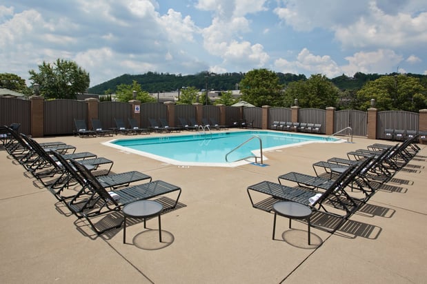 Images Holiday Inn Cincinnati-Riverfront by IHG