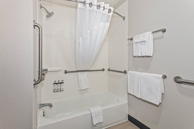 Images Holiday Inn Express & Suites Chicago-Algonquin by IHG