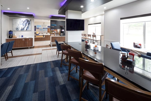Images Holiday Inn Express & Suites Chicago West - St Charles by IHG