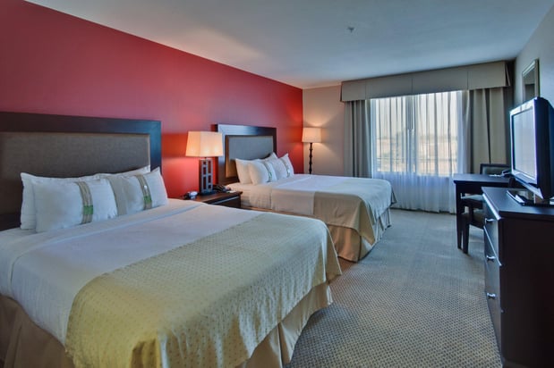 Images Holiday Inn & Suites Bakersfield by IHG