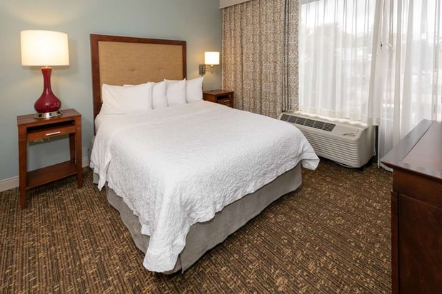 Images Hampton Inn & Suites Nashville-Green Hills
