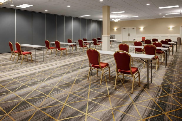 Images Holiday Inn & Suites Boston-Peabody by IHG