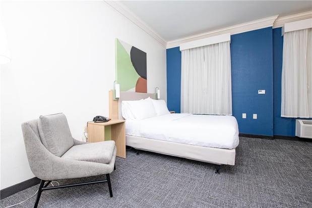 Images Spark by Hilton Lafayette South