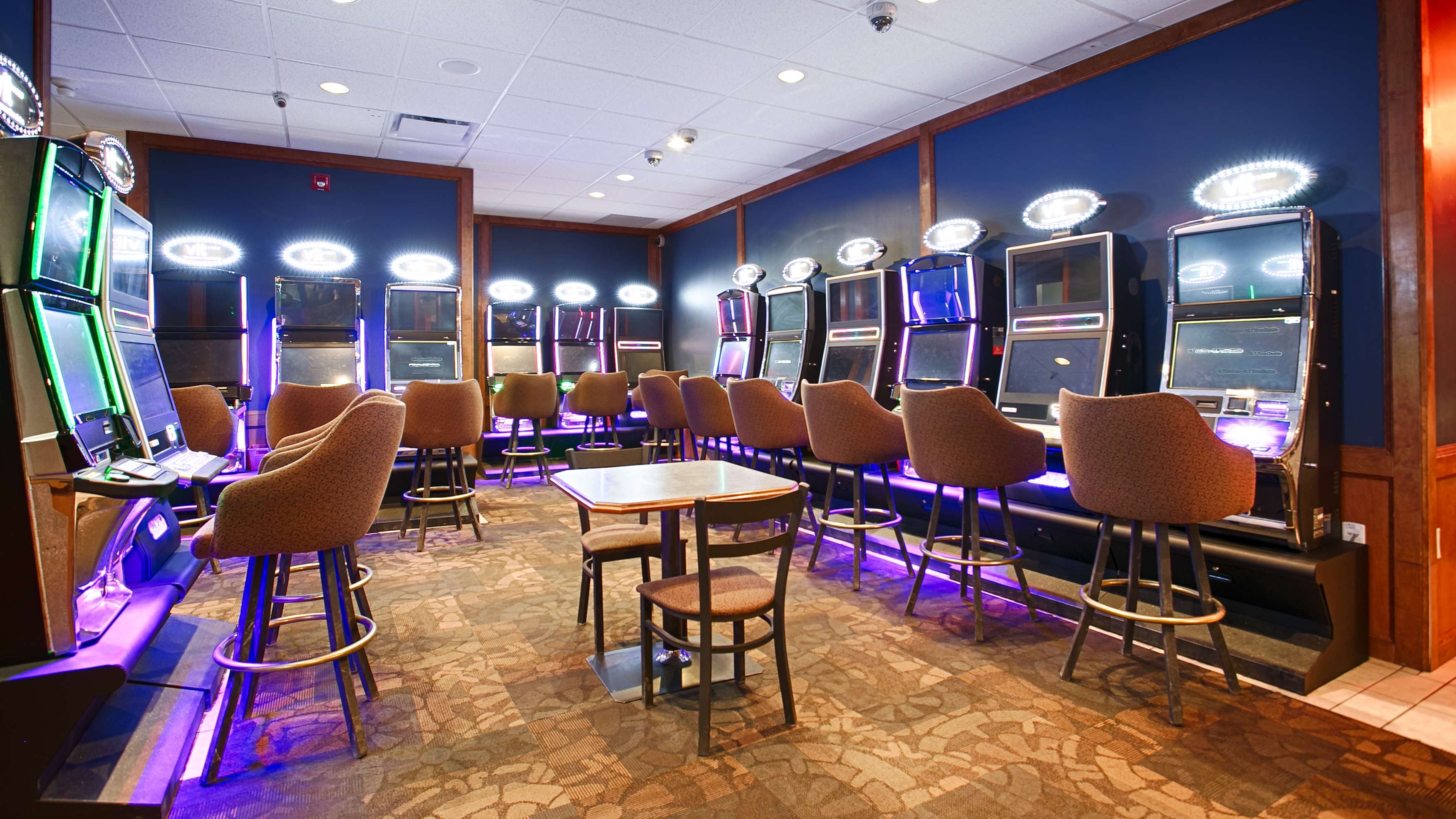 Best Western Airdrie in Airdrie: Champions Lounge & Gaming Room hosts Off Track Horse Racing & VLTs for evening entertainment.