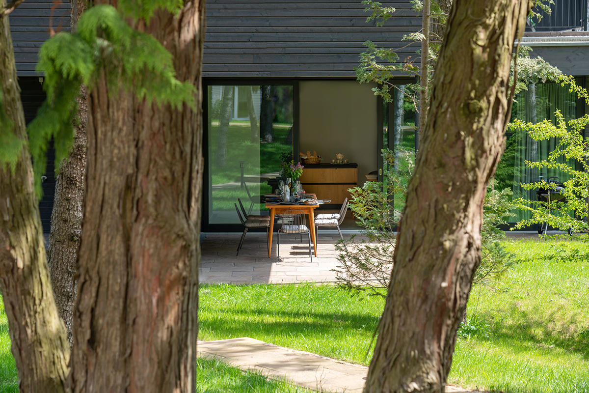Blick zur Villa/zum Ferienhaus „Hideaway“ in den Pineblue Villas in Heringsdorf auf Usedom