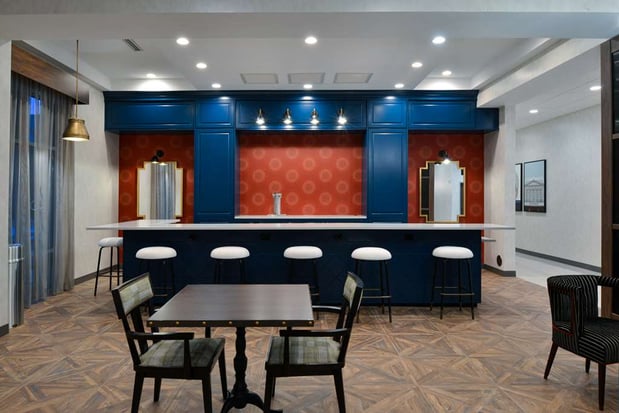Images Hampton Inn & Suites Greensboro Downtown