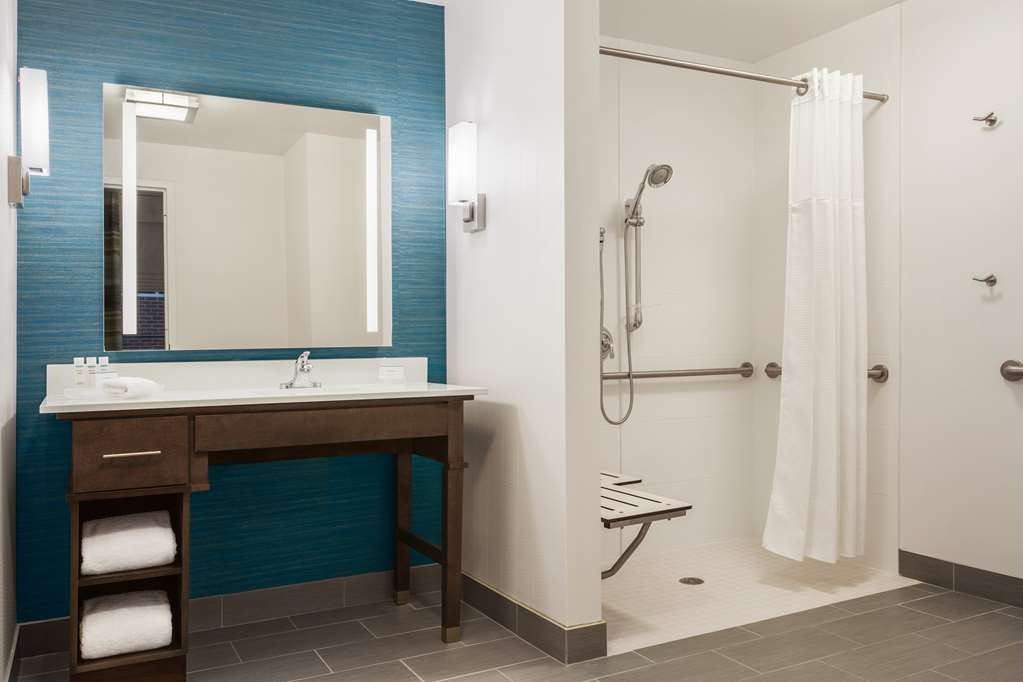 Guest room bath Homewood Suites by Hilton Charlotte/SouthPark Charlotte (704)442-4050
