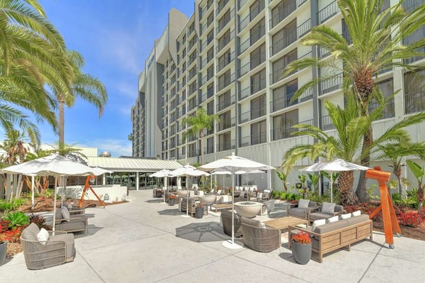 Images Hilton Irvine/Orange County Airport