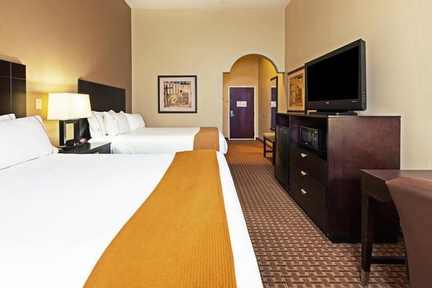Images Holiday Inn Express & Suites Houston-Alvin, an IHG Hotel