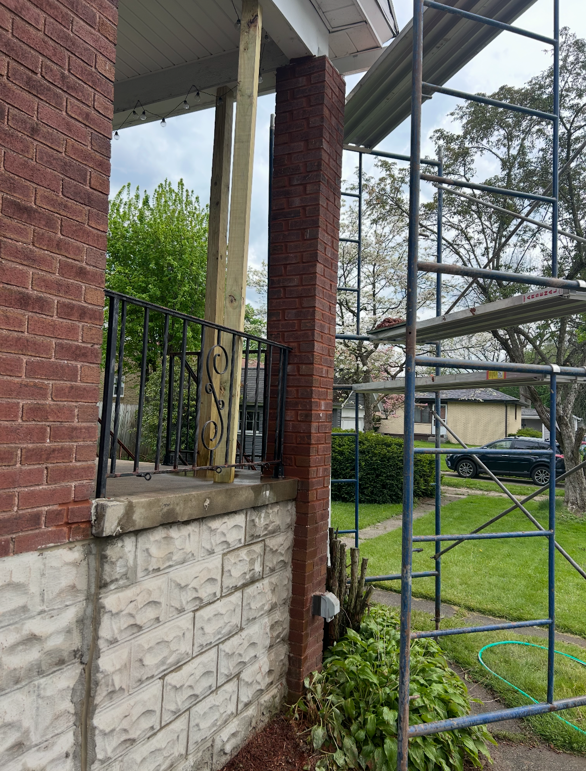 Specializes in brick pointing, chimney repair, and masonry services.