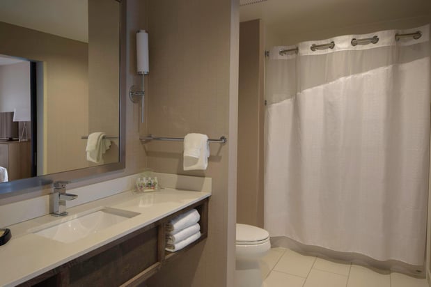 Images Holiday Inn Cincinnati N - West Chester by IHG