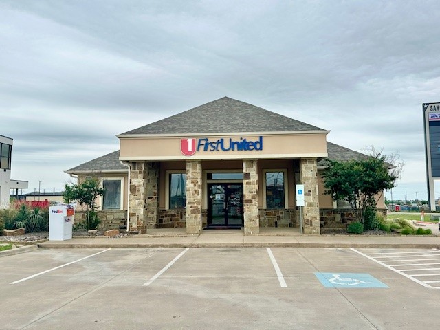 Exterior front entrance at First United Bank - Sanger